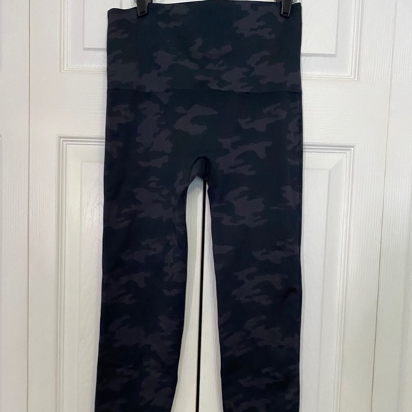 Spanx camo leggings - Picture 2 of 6